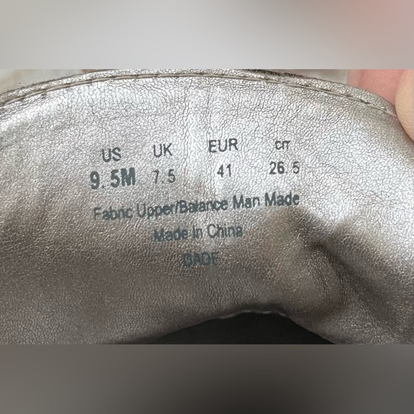 Fergalicious Dade Wedge Suede Platform Bootie size 9.5 - Picture 8 of 8